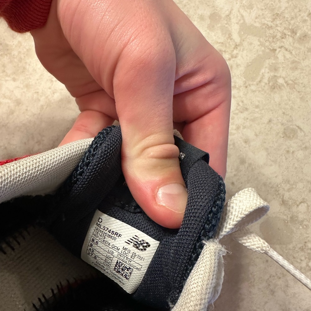 new balance 564 red white and blue. few stains but still good shoes. men’s 9.5